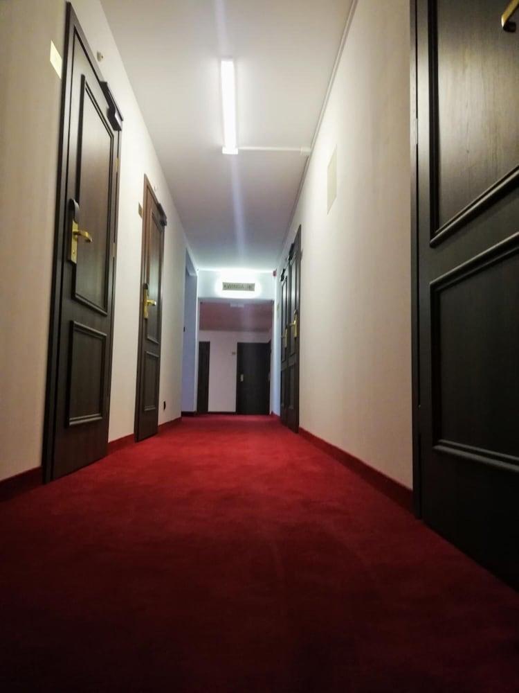 ホテル　グロマダ　トルン Stary Toruń エクステリア 写真
