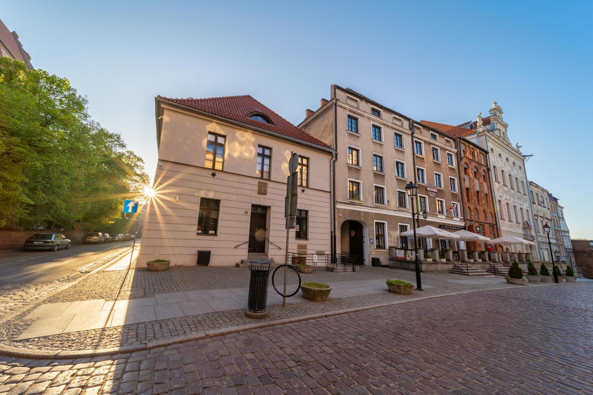 ホテル　グロマダ　トルン Stary Toruń エクステリア 写真
